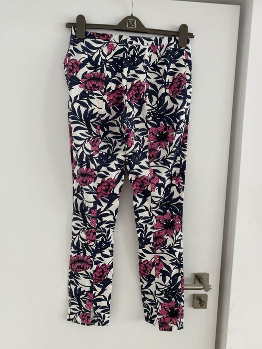 Pantaloni de vara inflorati cu talie inalta