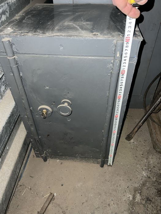 Сейф металический