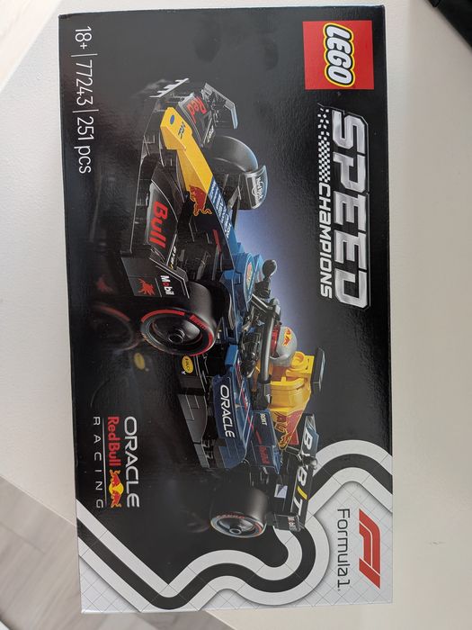 LEGO Speed Champions - Masina de curse F1 Oracle Red Bull Racing
