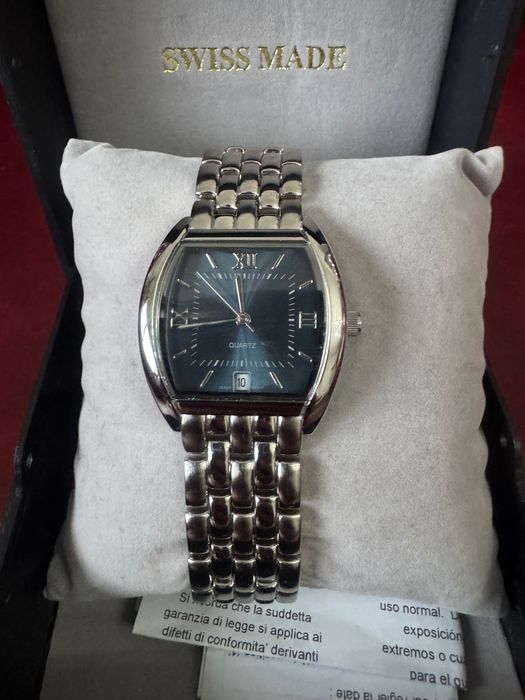 Чисто нов швейцарски часовник