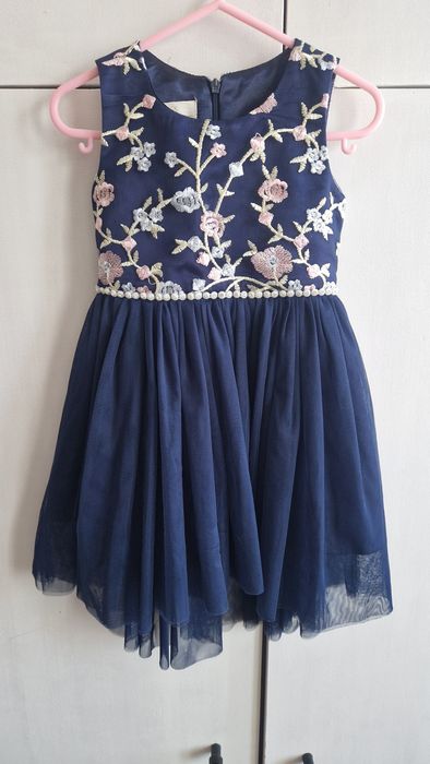 Детска рокличка с бродерия и камъчета