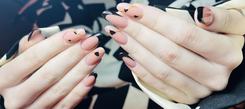 Nail Tech/ Nail Artist