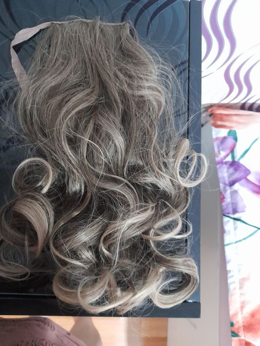 Coada de par blond mediu balayage