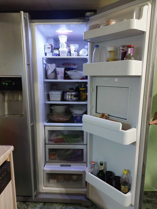 Двукрилен хладилник Samsung RSA1ZTPE