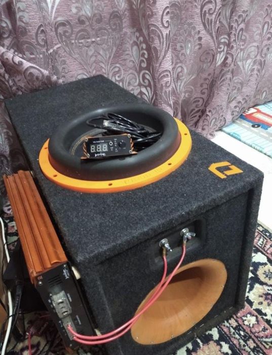Срочно сабвуфер и усилетель