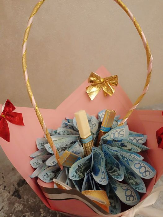 Готовый букет - деньги и конфеты