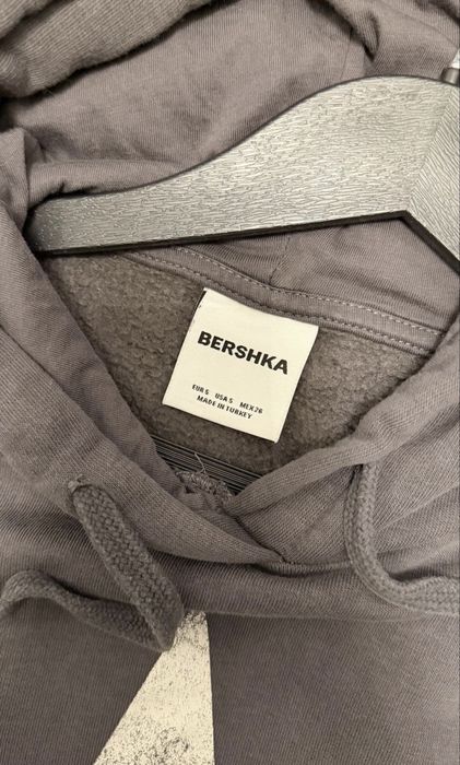 Худи Bershka в стиле y2k