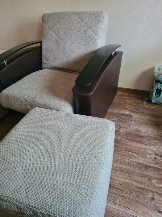Продаю диван+кресло+пуф
