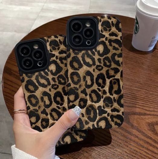 Продам чехлы на 14 про/15 про айфоны