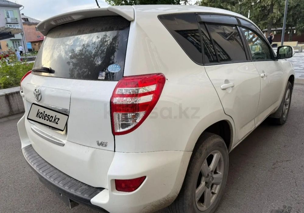 Продам машину Rav4 2012года