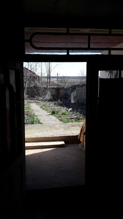 Продава двуетажна къща