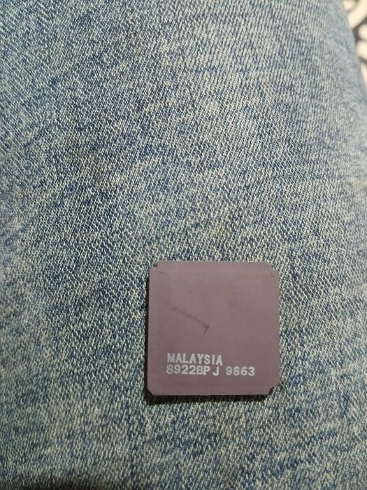 Керамичен Intel процесор 1982 Malaysia – ретро“