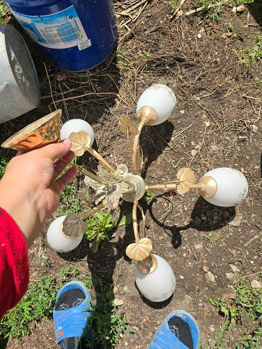 Продам красивую люстру