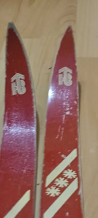 Продам советские лыжи детские  (высота 115-120см)