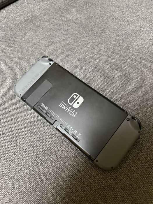 Nintendo Switch V2 (Bateria Mare) - Stare IMPECABILĂ + 4 JOCURI (Zelda, Mario, Animal Crossing, Prince of Persia)