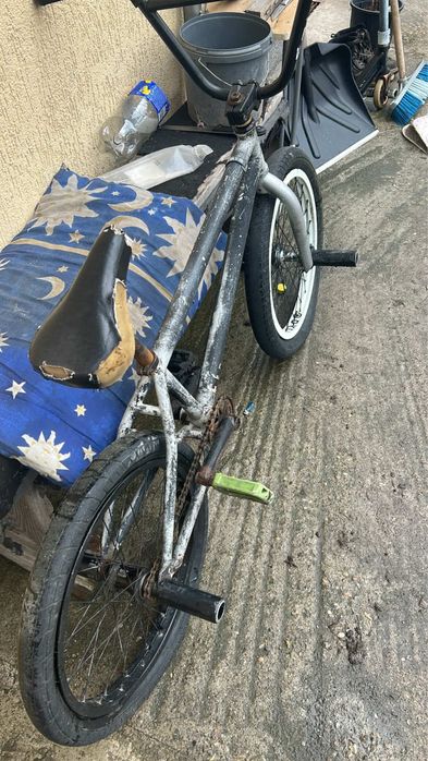 Vand complet sau pe piese