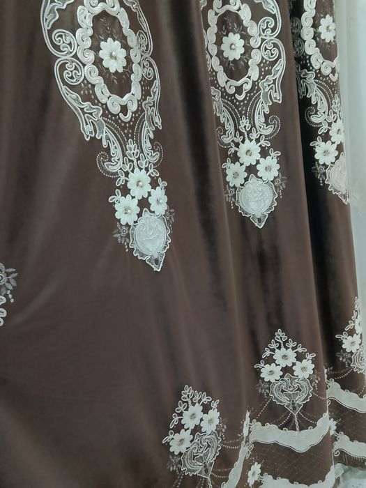 Красивый шторы с тюлем