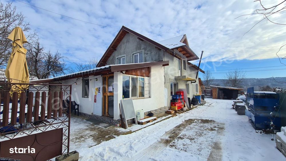 Casă cu spațiu comercial de vânzare în comuna Ciofrângeni, jud Argeș.