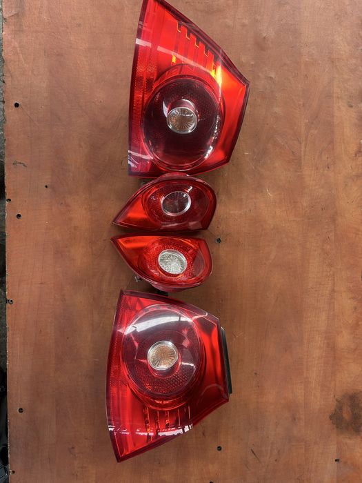 Lampa stop tripla  spate vw golf 5 hatchback scurt an 2005-2008