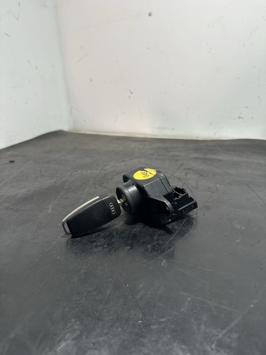 Contact cu cheie Audi Q7 4LB 3.0 TDI V6 4F0909131E