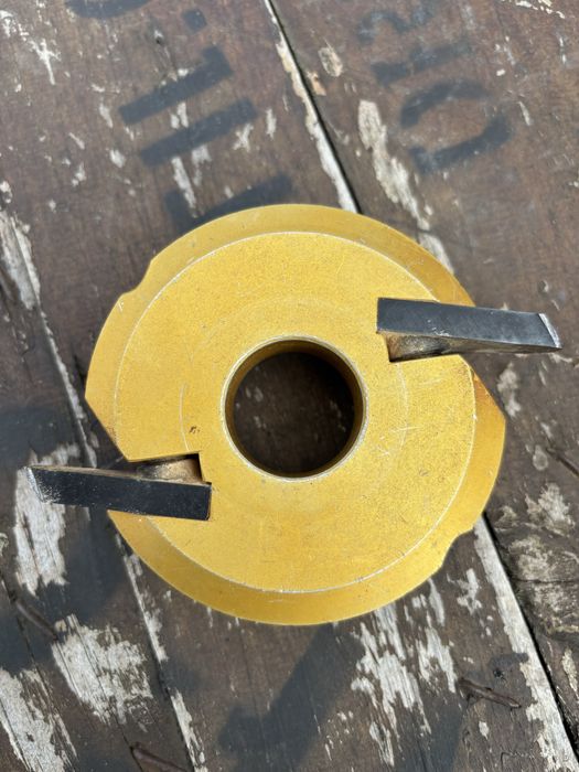 Фрезова глава с ножове