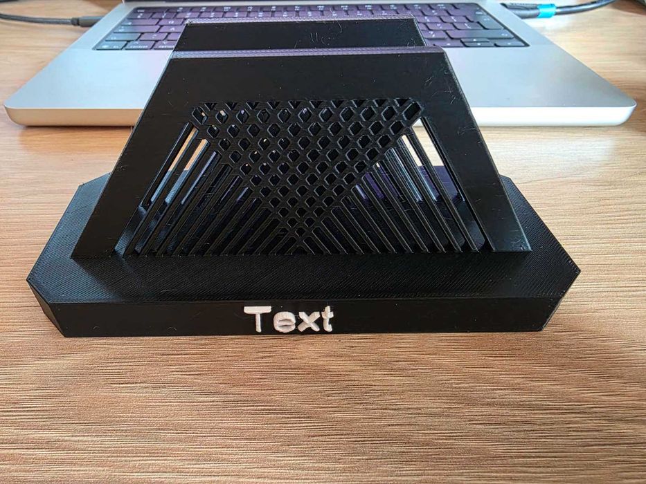 Вертикална стойка за лаптоп (текст по избор)