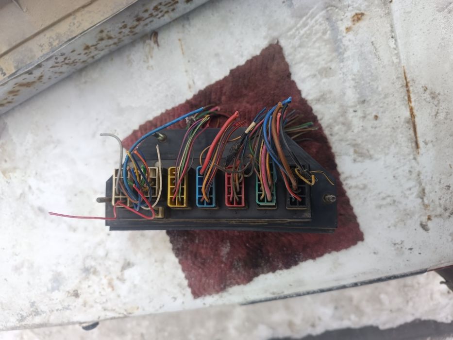 Блок предохранителей ВАЗ 2105