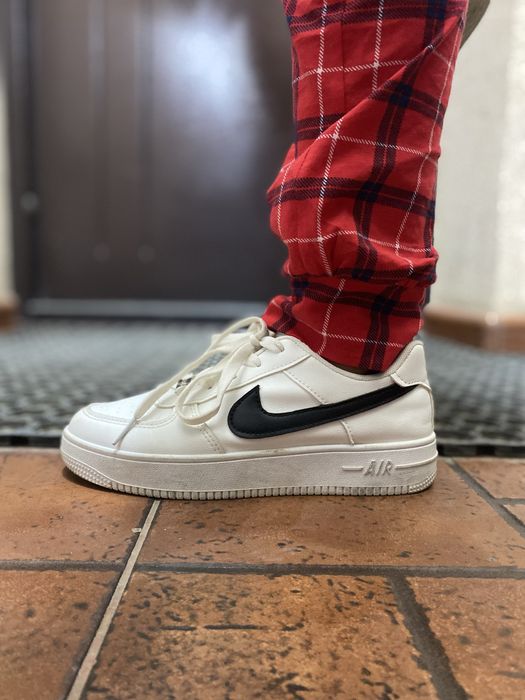 Крассовки белый цвет