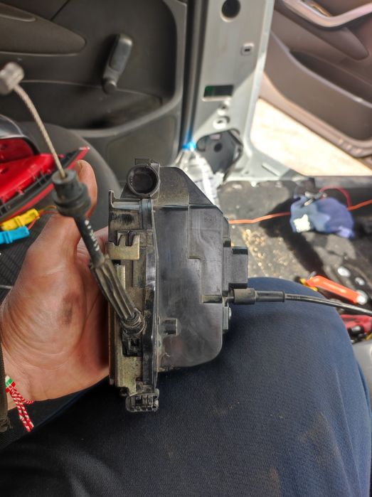 Дясна брава(врата) за Пежо-307CC(кабрио)