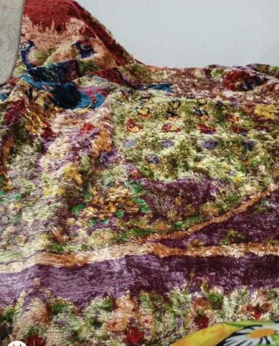 Vând carpetă persană cu păuni