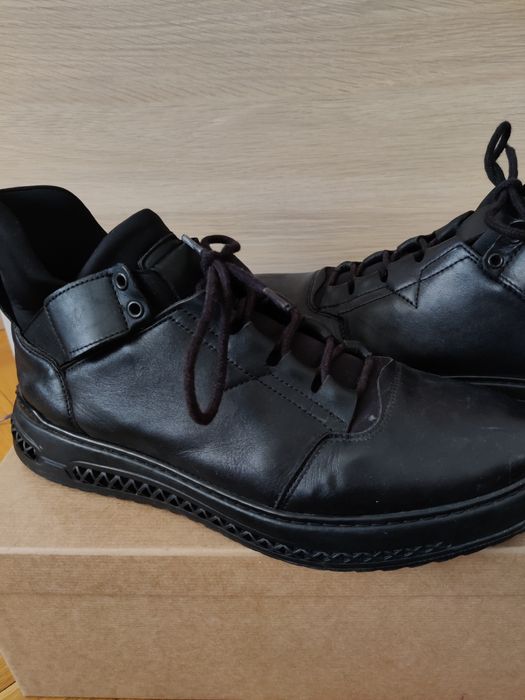 Ghete negre de piele