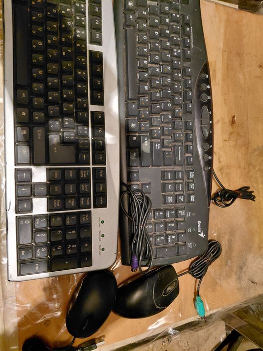 2 комплекта комп + монитор , мишка и клавиатура.