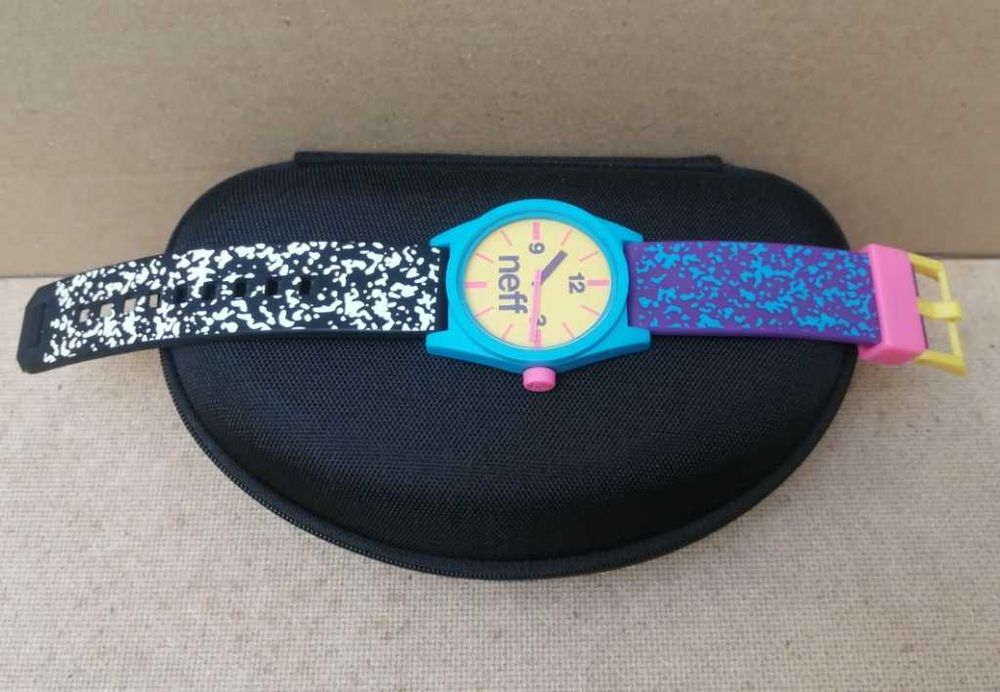 Супер свеж многоцветен часовник Neff Daily Watch