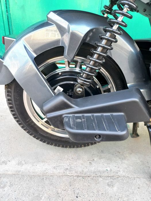 Skuter moped sotiladi