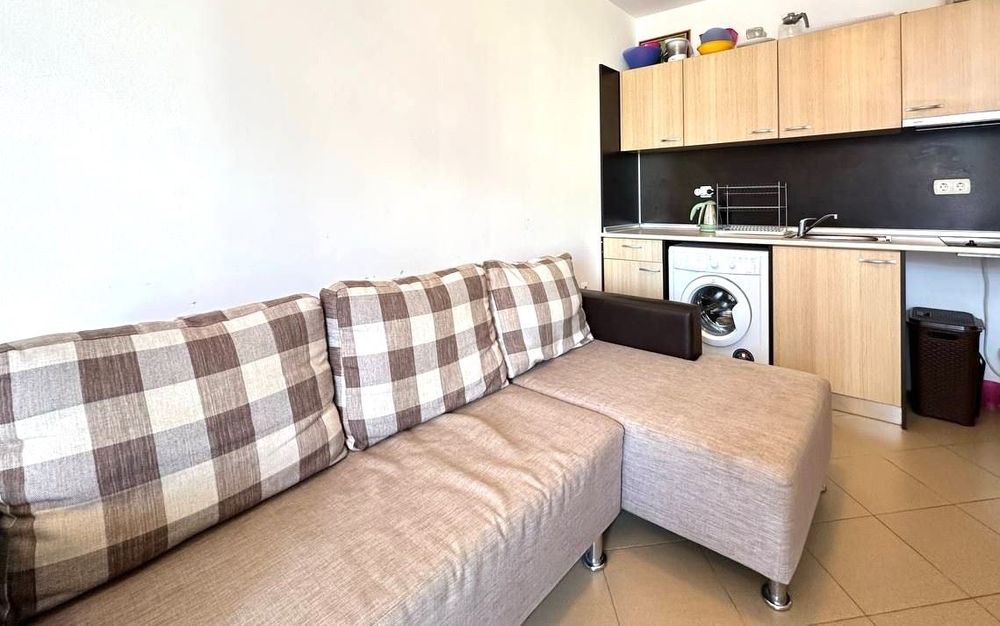 Продава се Двустаен апартамент в к.к. Слънчев бряг - 52 кв.м за 1279 €/кв.м - Снимка #1