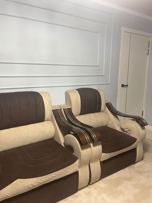 диван с двумя креслами