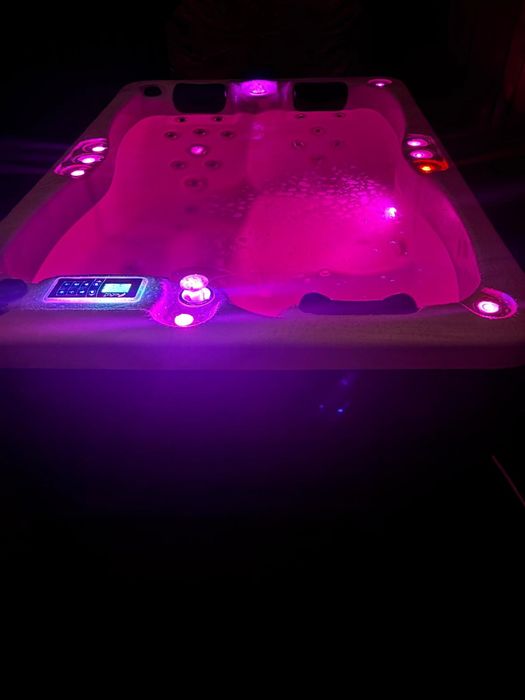 Jacuzzi electric Whirlpool Spa 2022 piscină ciubăr 3 persoane pat fotolii