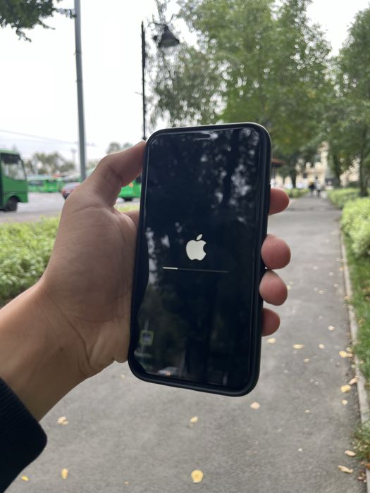 Продам iPhone XR 64 gb