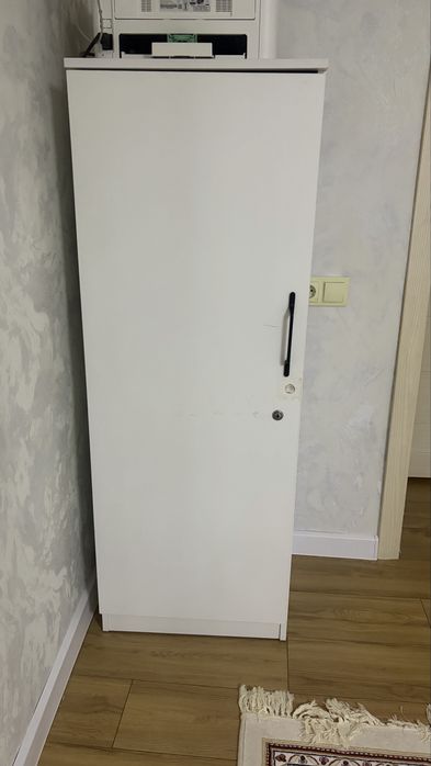Шкаф с ключом 140*60
