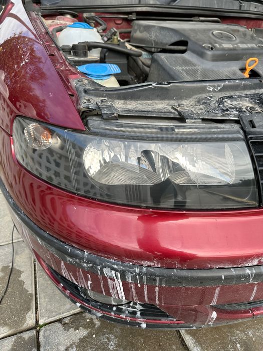 Професионално почистване и възстановяване на фарове с течен полимер