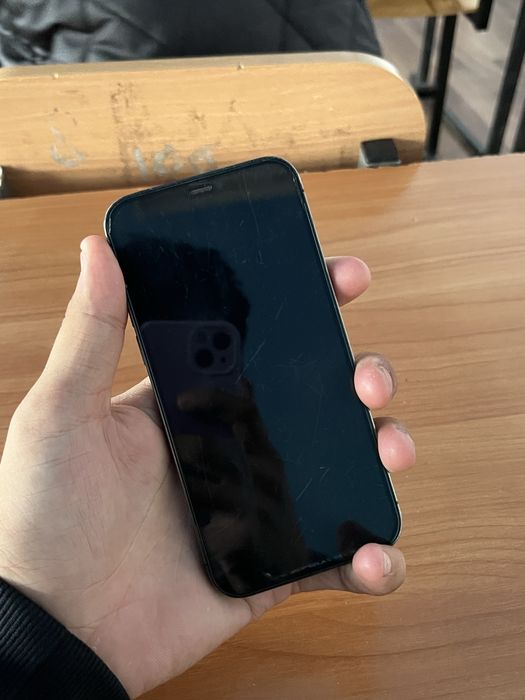Айфон 12 про не вскревался