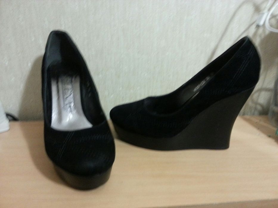 Продам туфли замшевые