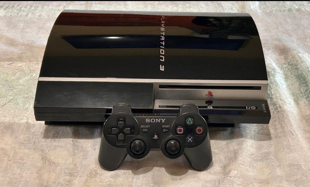 Vând PlayStation 3 Phat