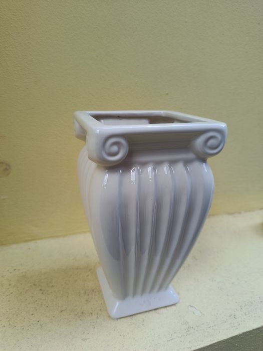 Порцеланова ваза