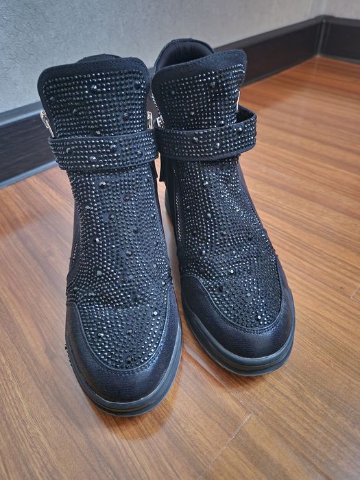 Продам обувь,в отличном состоянии