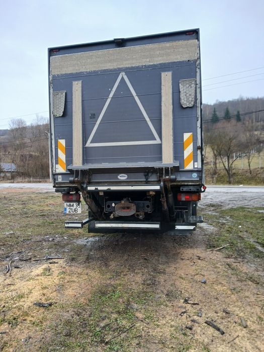 Vând camion frigorific