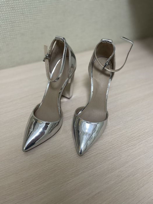 Туфли на каблуке