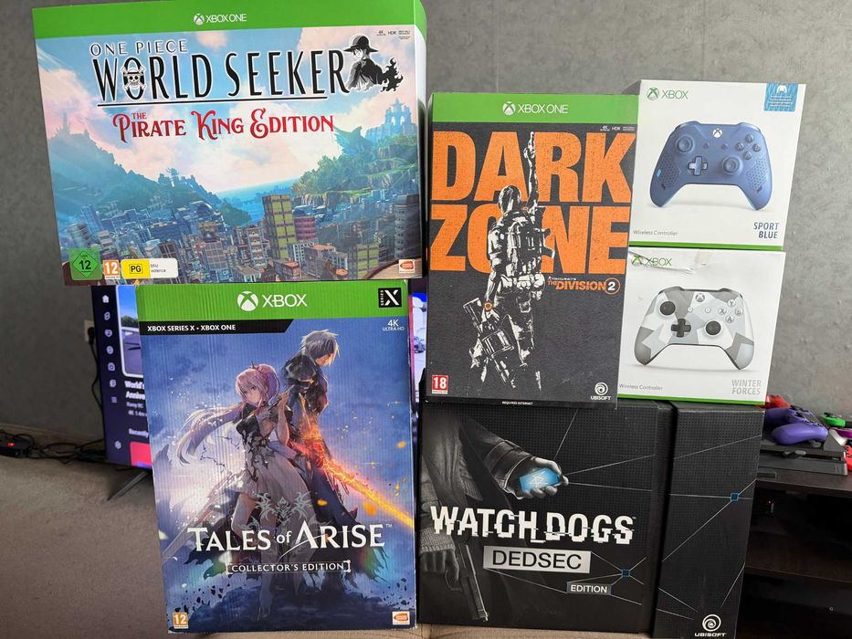 Комплект колекционерски издания Xbox One и два джойстика нови