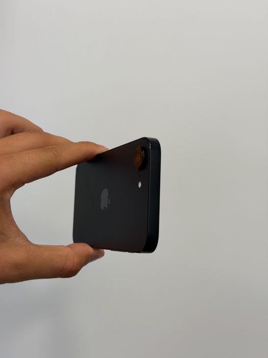 iPhone 16e - 8 цикъла