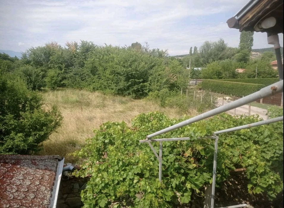 Продавам два парцела